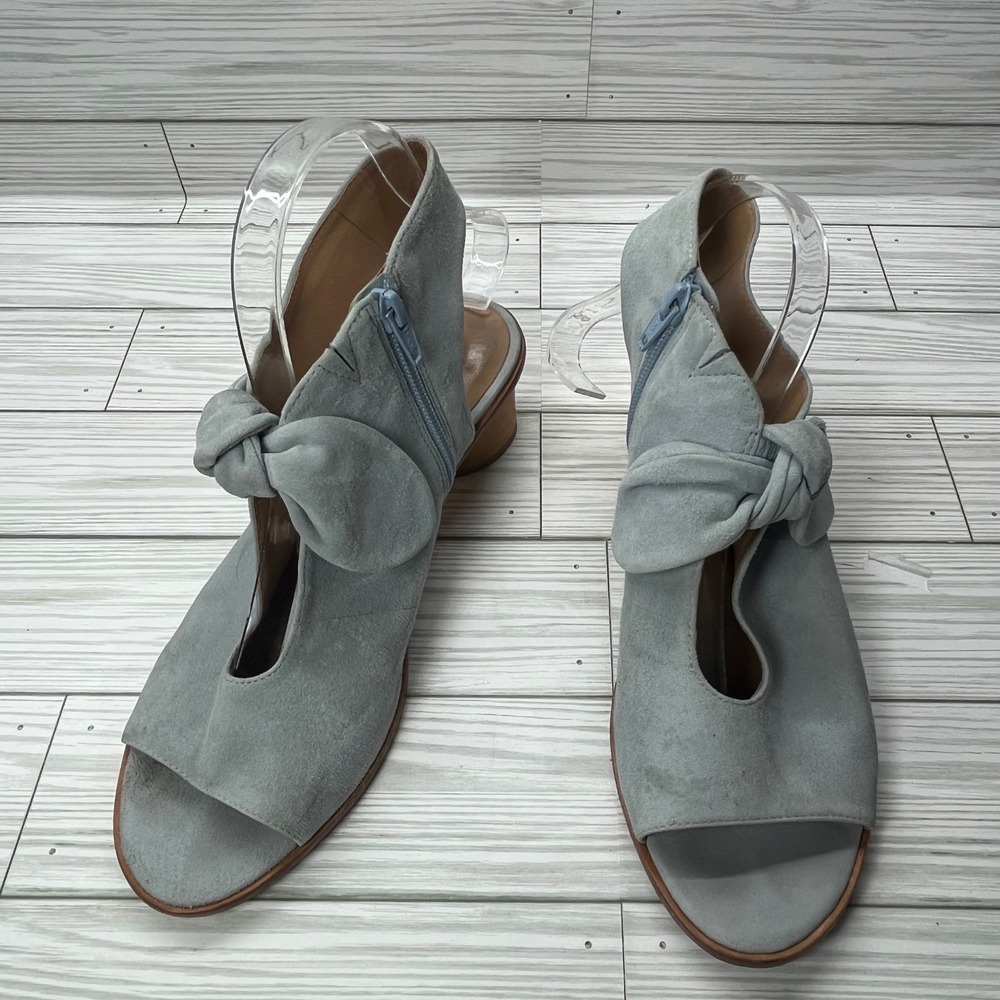 Bernardo Luna Light Blue Suede Bow Shooties Peep‎ Toe Block Heel Sandals 8M